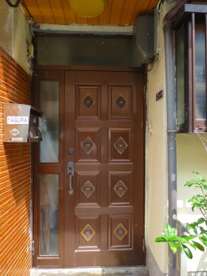 施工前の玄関ドア